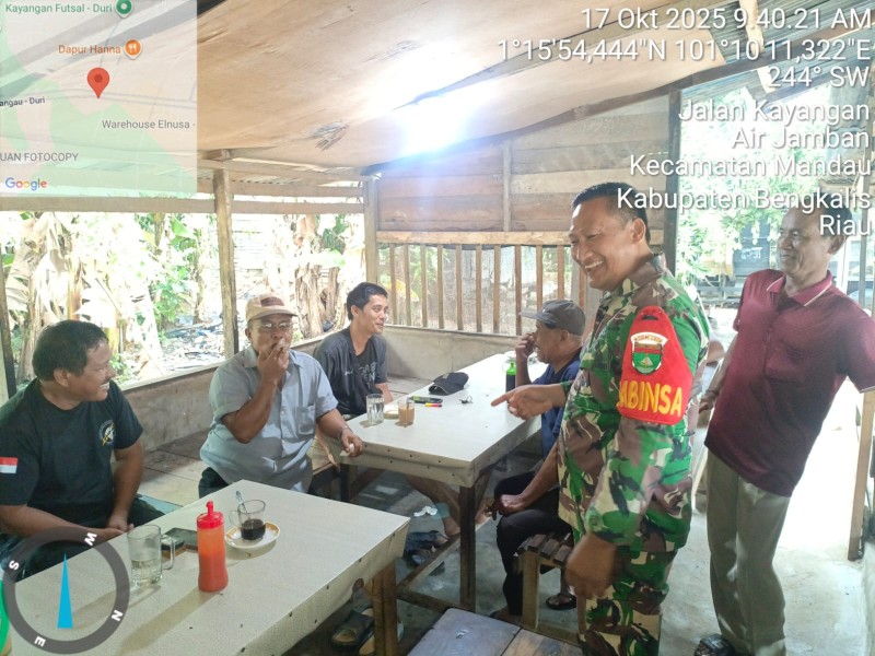 Babinsa Serka Agung Saputro Berikan Penyuluhan Pancasila Kepada Masyarakat Kelurahan Pematang Pudu