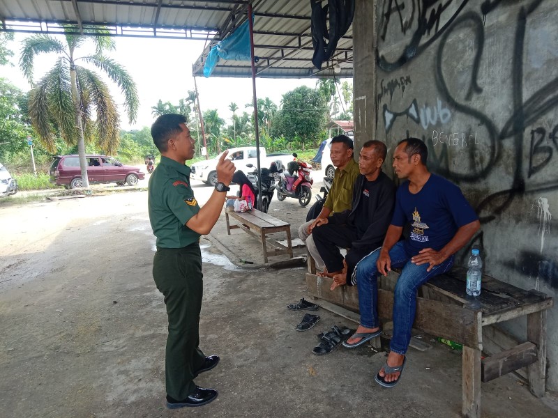 Babinsa Sertu Fikri,  Berikan Penyuluhan Pancasila Kepada warga kelurahan Air Jamban Babinsa Sertu Fikri,  Berikan Penyuluhan Pancasila Kepada warga kelurahan Air Jamban