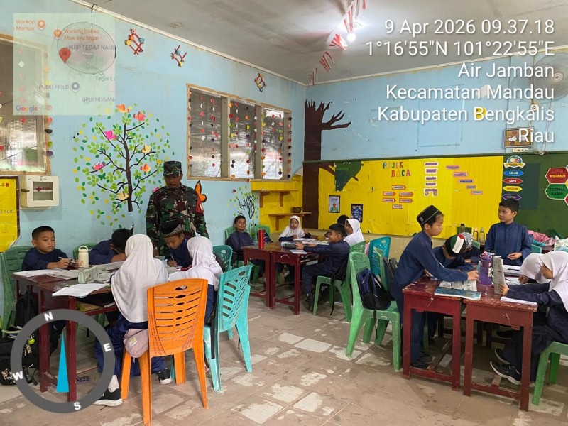 Babinsa Serka Ristiyo Ramdani Berikan Penyuluhan Pancasila Kepada Siswa SDN 22 Mandau