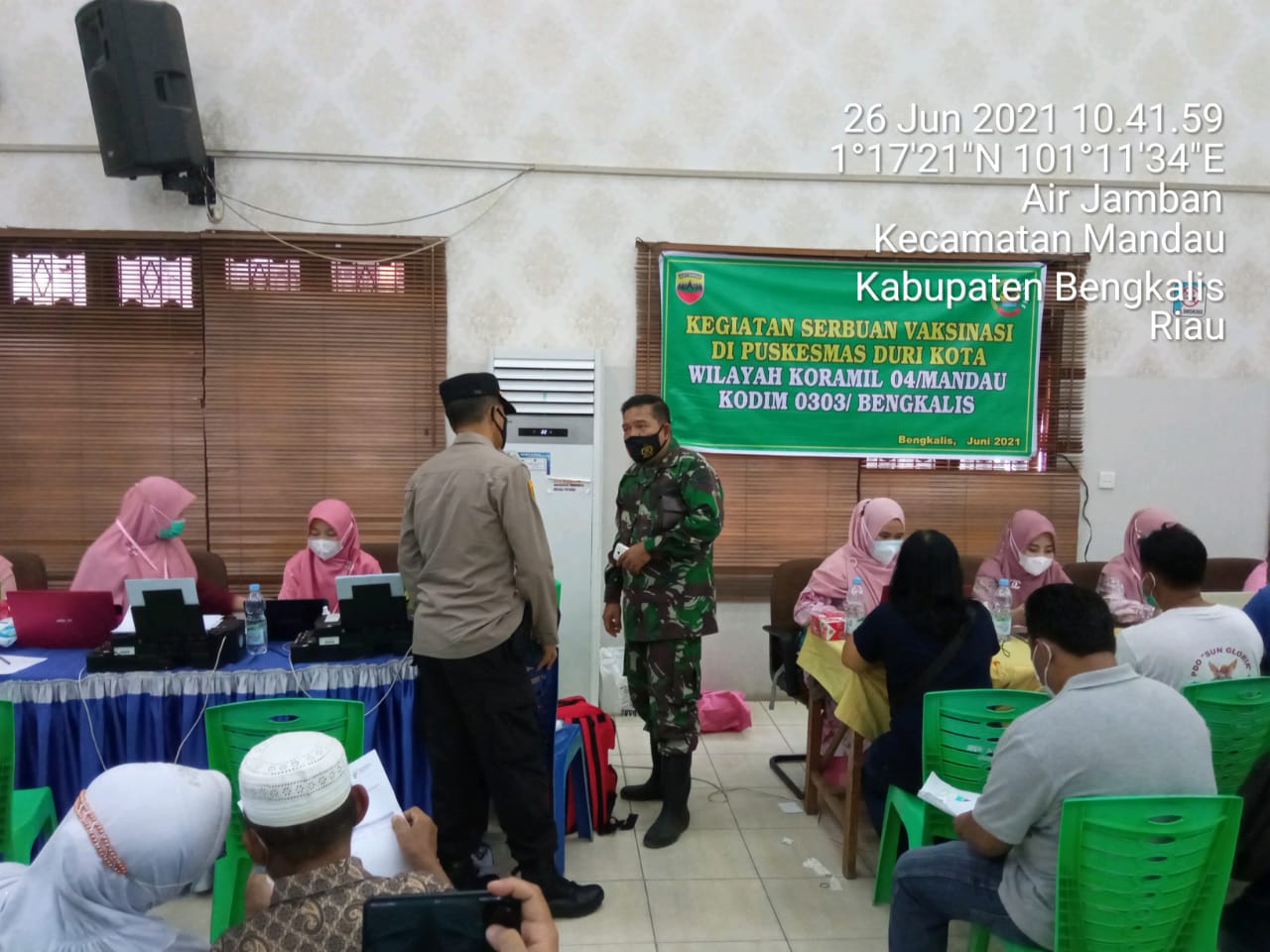 Danramil 04/Mandau Tinjau Serbuan Vaksinasi Kepada Masyarakat Umum