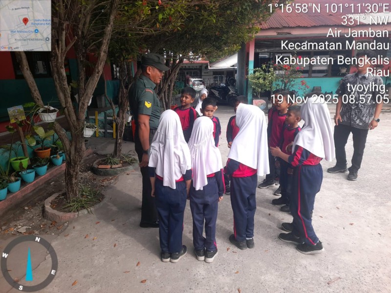 Babinsa Serka Alinaspi, Berikan Penyuluhan Pancasila Kepada Siswa SDN 10 Air Jamban