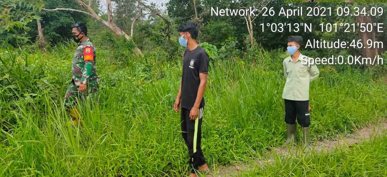 Meminimalisir Adanya Titik Api, Kopda Bambang Berpatroli Karhutla di Desa Penaso
