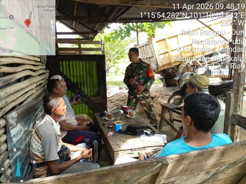 Babinsa Serka Agung Saputro Berikan Penyuluhan Pancasila Kepada Warga Pematang Pudu, Mandau