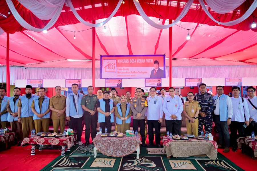 Diresmikan Presiden Prabowo Subianto Secara Daring, Bupati Kasmarni Ikuti Peresmian Koperasi Merah Putih