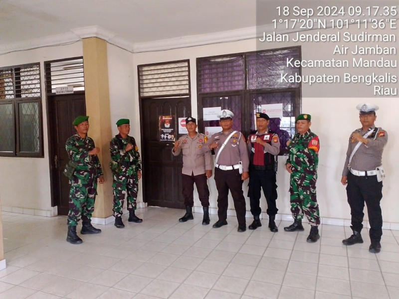 Sertu Alinaspi Berpatroli Bersama Sinergritas TNI-Polri di Wilayah Kecamatan Mandau, Jelang Pilkada Bengkalis 2024