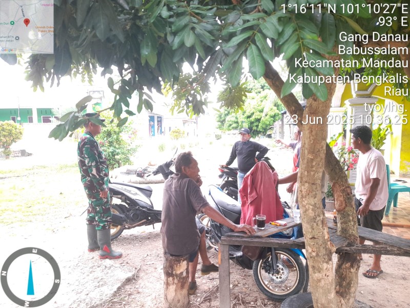 Babinsa Serka Alinaspi Berikan Penyuluhan Pancasila Kepada Warga Kelurahan Babussalam Kampung Pancasila