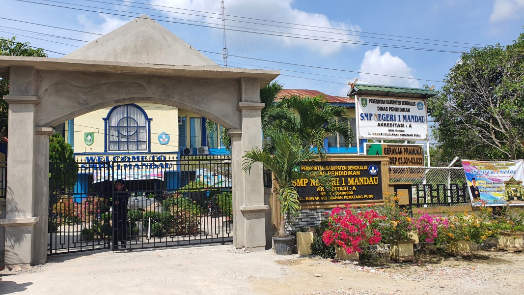 Diduga Lakukan Pungli, Kepala SMPN 1 Mandau Membantahnya