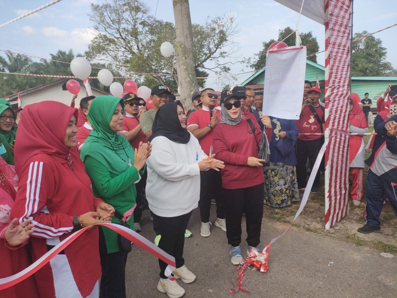 Danramil 03/Mandau bersama Ketua Persit Ranting Koramil 03/Mandau hadiri Jalan Santai di Babussalam