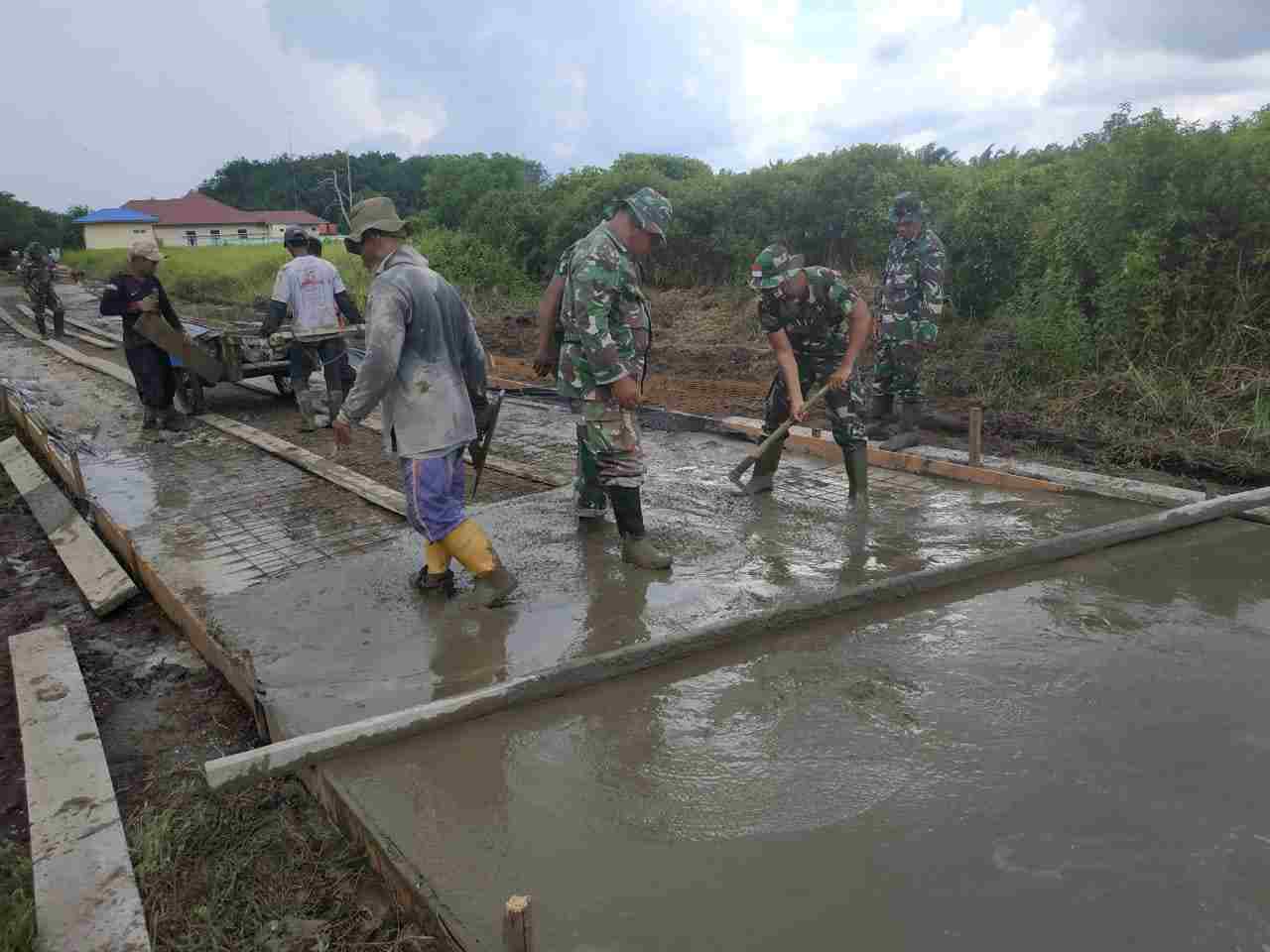 Tak Menunggu Lama, TMMD 108 Jalan Rumah Sawit Inap Terus Dikerjakan