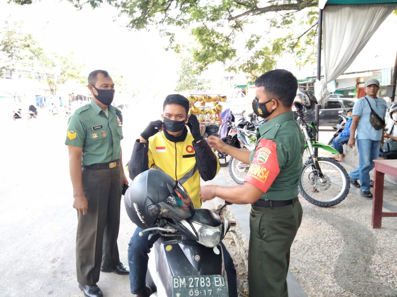 Serma Sutrisno, Serka Ristiyo dan Praka Alif Himbau Protkes di Jalan Rokan