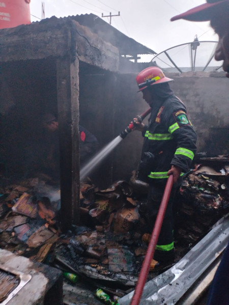2 Pintu Ruko Jalan Kayangan Ludes dilalap Api