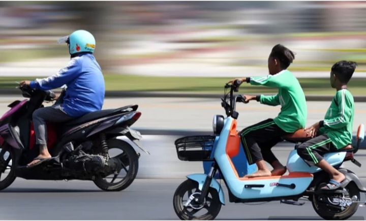 Ingat, Sepeda Listrik Dilarang Melintas di Jalan Raya Umum, Harus Pada Jalur Sepeda dan Ada Persyaratannya