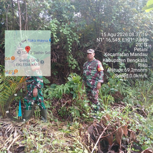 Babinsa Sertu Rosdianto, Sertu Sutiman Patroli Karhutla di Desa Petani, Batsol