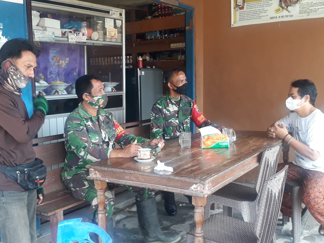 Jangan Bakar Lahan, Itu Pesan Serma Armen dan Serda Rosdianto di Pematang Pudu