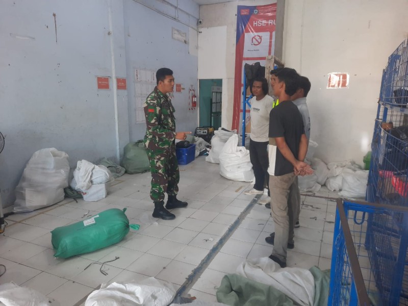 Babinsa Praka Alif Alfindi, Berikan Penyuluhan Pancasila Kepada warga Desa Air Jamban, Kampung Pancasila