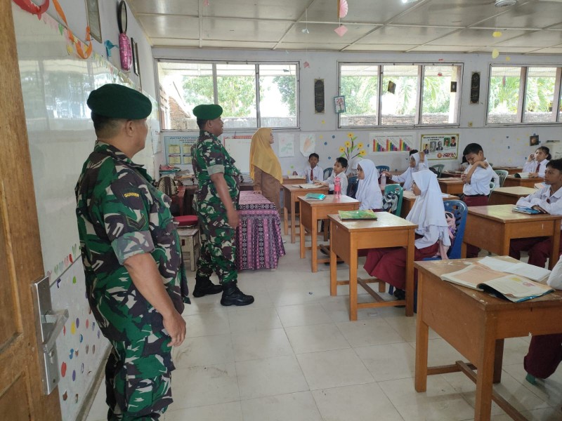 Komsos Pancasila Oleh Babinsa Serma Agusliadi Terus disampaikan Kepada Siswa dan Siswi Sekolah Dasar