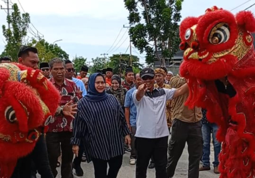 Paslon KBS Disambut Tarian  dan Atraksi Budaya Lokal. Kasmarni: Berbeda Suku Tapi Pilihan Tetap Nomor Satu