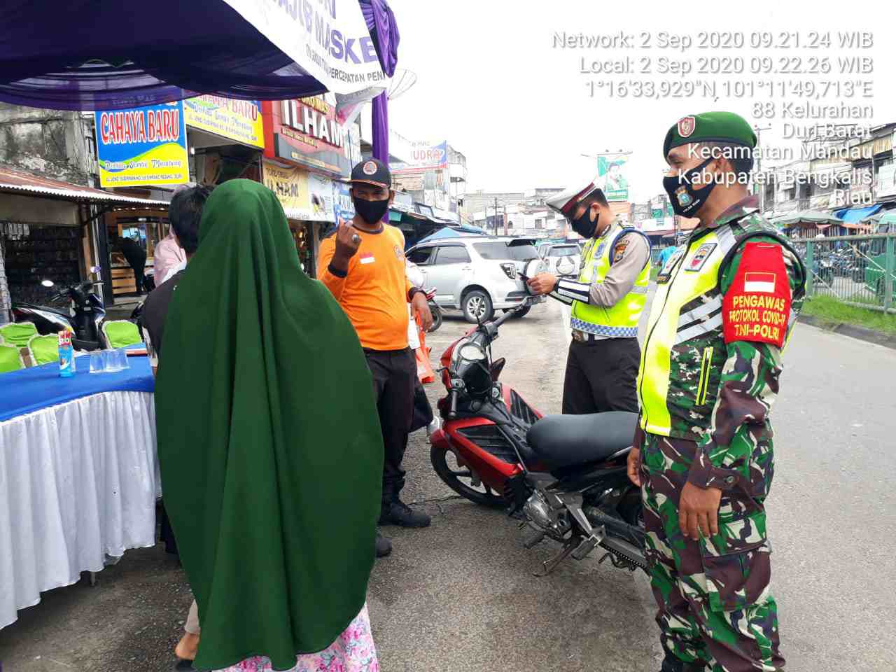 Sertu Ristio Laksanakan Pendisplinan Kesehatan di Pos Pasar Mandau