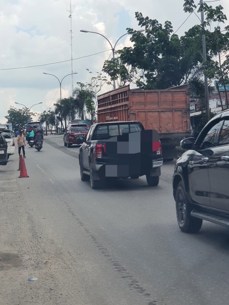 Jalan Hang Tuah, Duri Kerap Dilintasi Kendaraan ODOL, Siapa Yang Bertanggung Jawab?