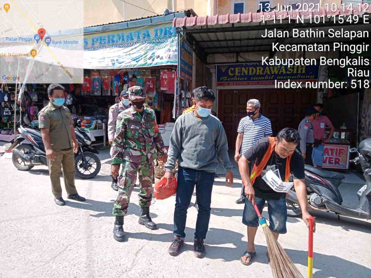 PPKM Gabungan, Babinsa Serma Suprapto Berpesan Agar Ikuti Protkes Covid 19