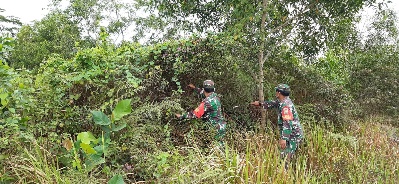 Serma Suprapto dan Sertu Robbi, Patroli Karhutla di Desa Simpang Padang