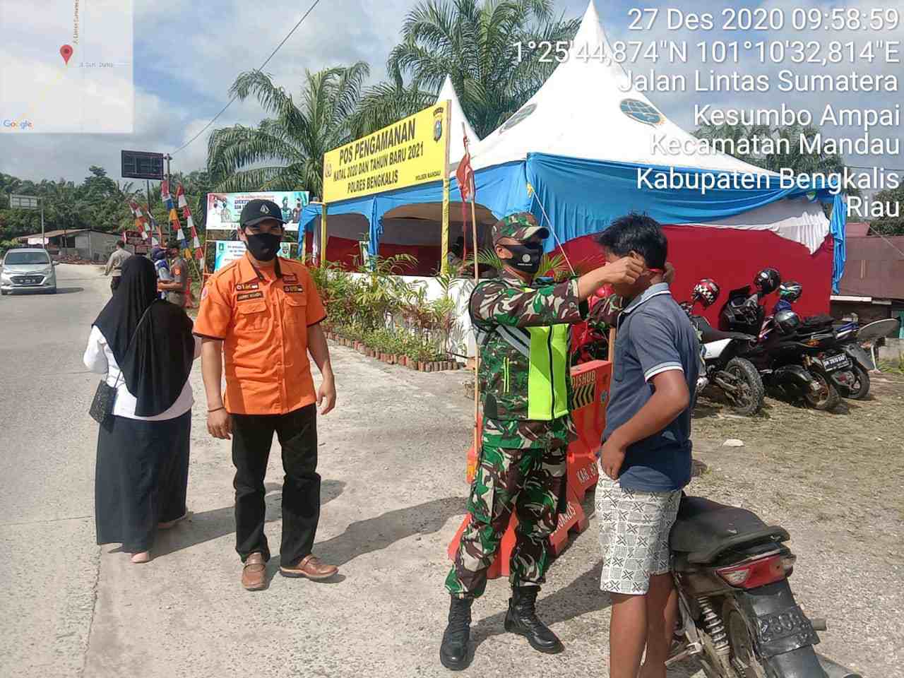 Babinsa 04/Mandau Serda S. Handoko, Jaga Pos PAM Simpang Bangko