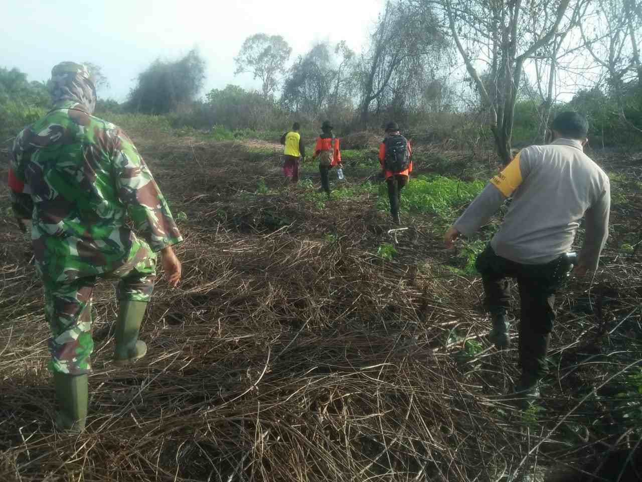 Cegah Karlahut Babinsa Koramil 04/Mandau Sertu Ristiyo Laksanakan patroli Dan Sosialisasi