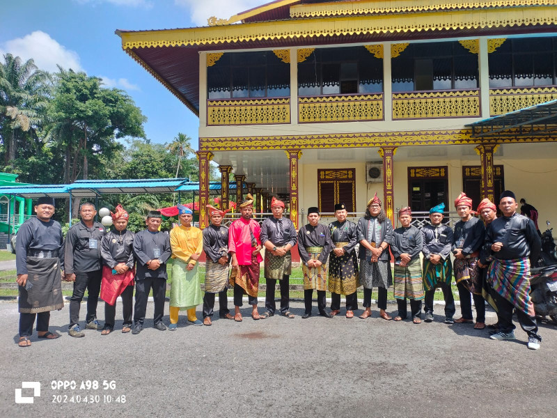 Tameng Adat LAMR Bathin Solapan, Hadiri Penganugerahan Gelar Kepada Kepala Kejati Riau