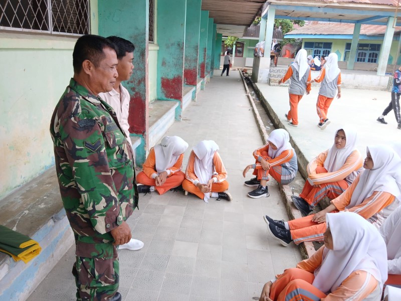 Babinsa Sertu Rosdianto Berikan Penyuluhan Pancasila di Anak Sekolah Di Kelurahan Duri Timur, Kampung Pancasila