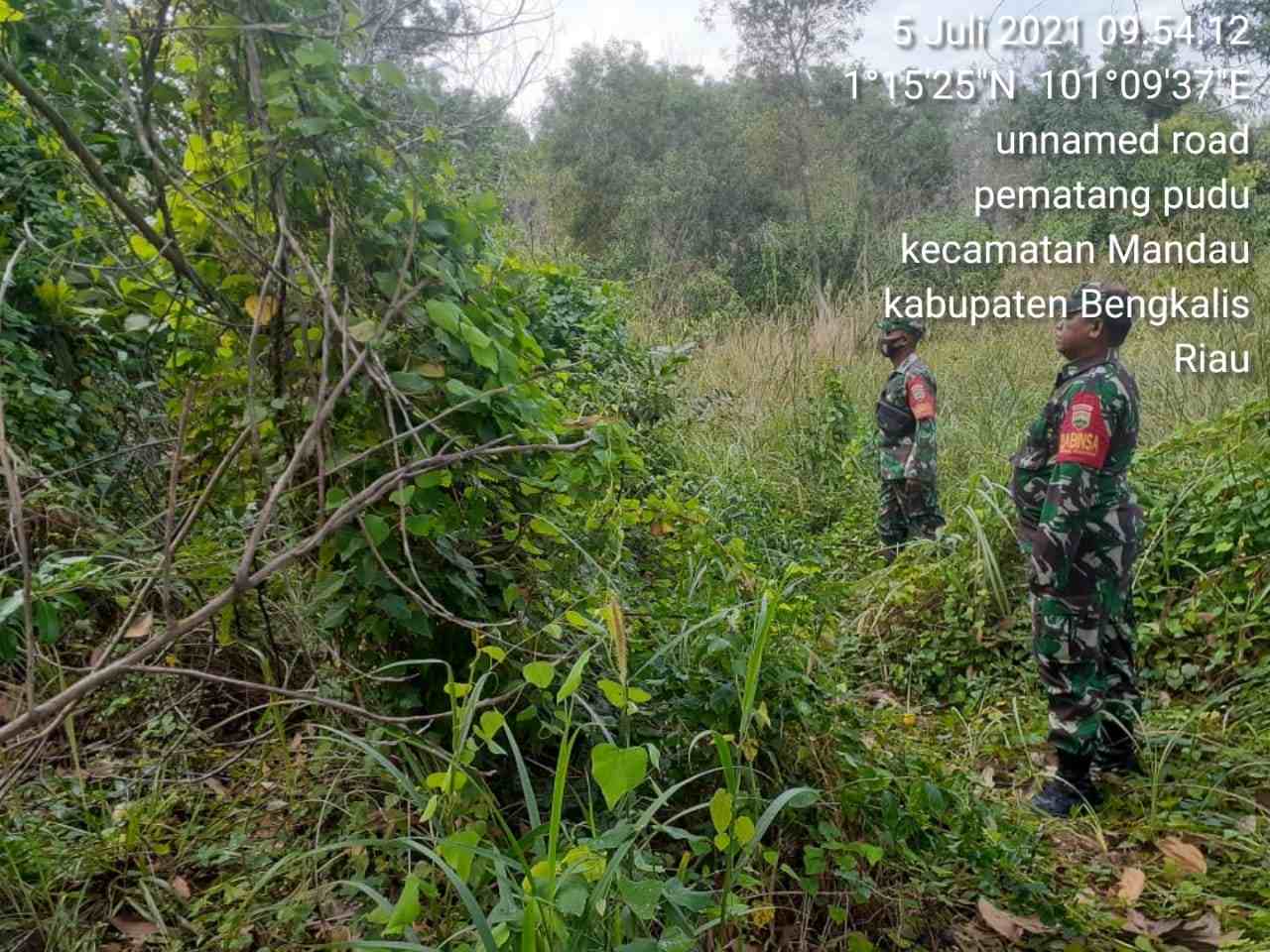 Serma Sutrisno dan Serka Agusliadi Patroli Titik Hot Spot di Kelurahan Pematang Pudu