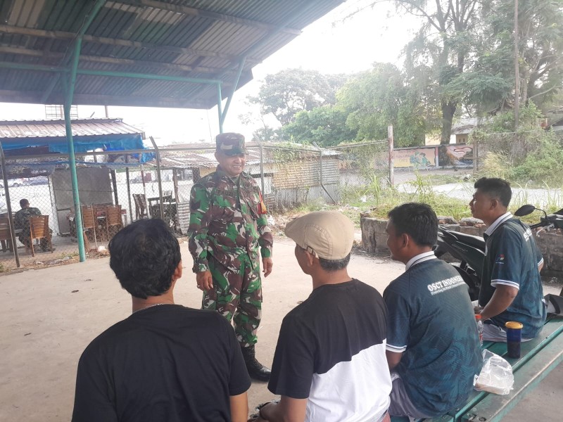Babinsa Serma Fauzi, Berikan Pemahaman Pancasila Kepada Warga Kelurahan Batang Serosa