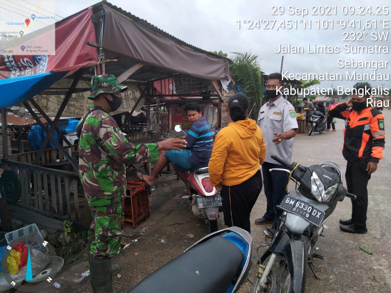 Serma Sutrisno Himbau Protkes di Pasar Sidomulyo Desa Sebangar