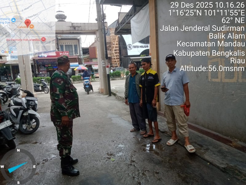 Babinsa Serda Paino Berikan Penyuluhan Pancasila Kepada warga Kelurahan Balik Alam