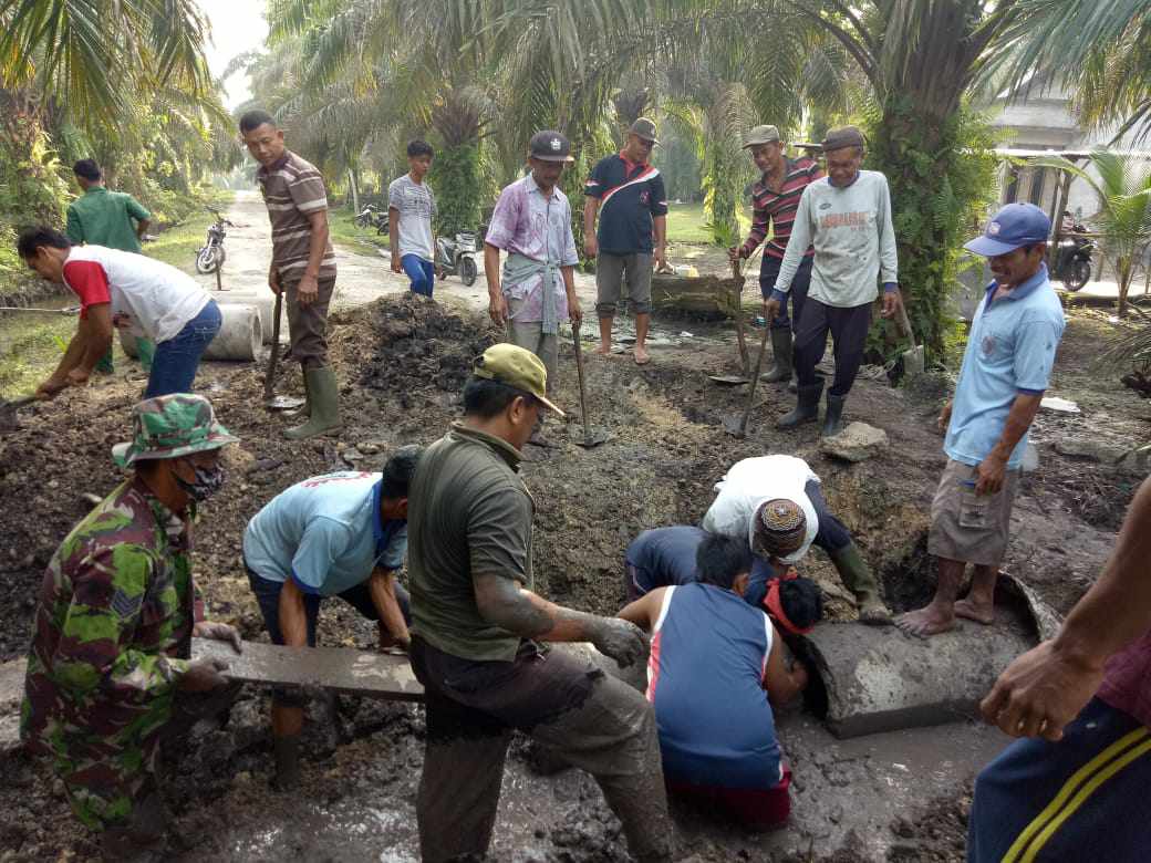 Rakyat Bersama TNI, Gorong-gorong Desa Pun Terpasang