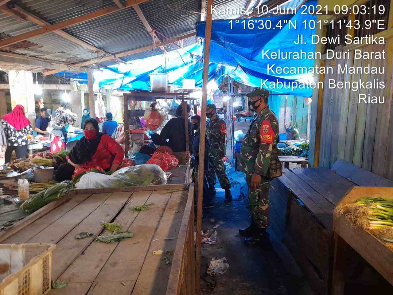 Koptu Paino Himbau Pengunjung Pasar Dewi Sartika Agar Protkes