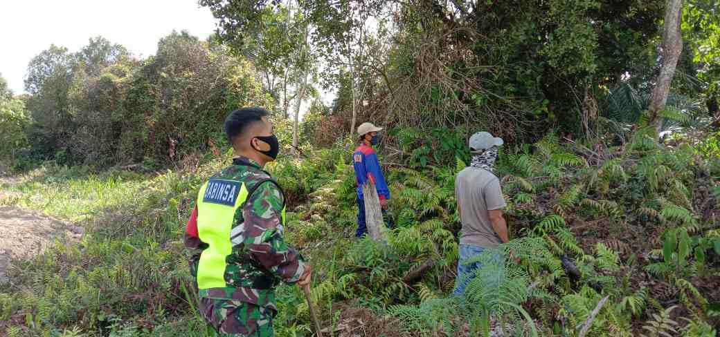 Serda M. Fikri Patroli Karhutla di Desa Tasik Serai Timur