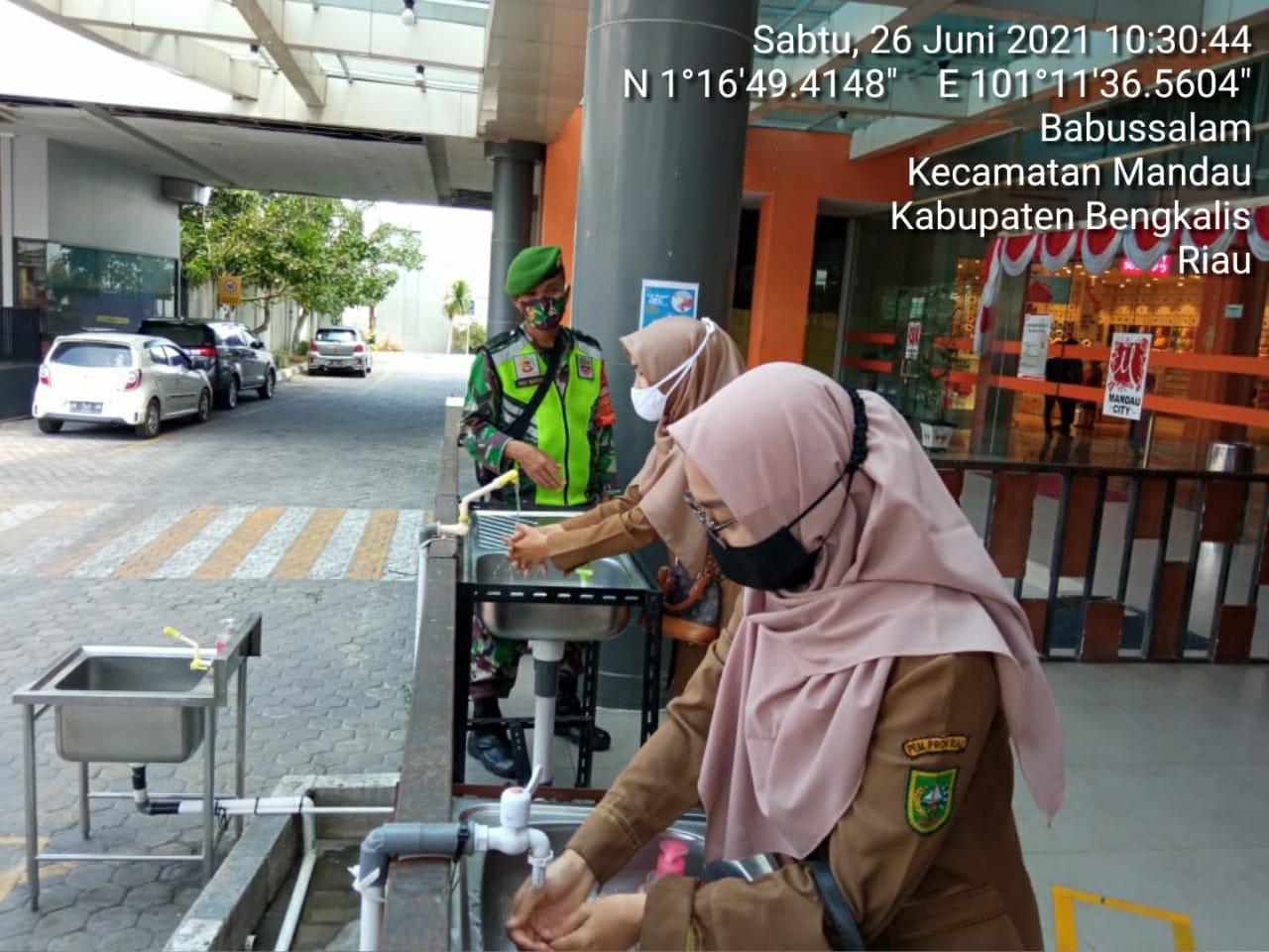 Serma Amiruddin Himbau Pengunjung Mall Mandau City Agar Protkes