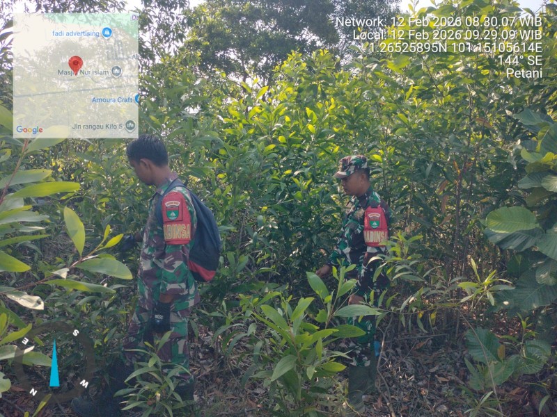 Babinsa Serda Zulkarnain, Praka I.K Sinaga, Pratu Daniel S Patroli Karhutla di jalan Rangau, Desa Petani