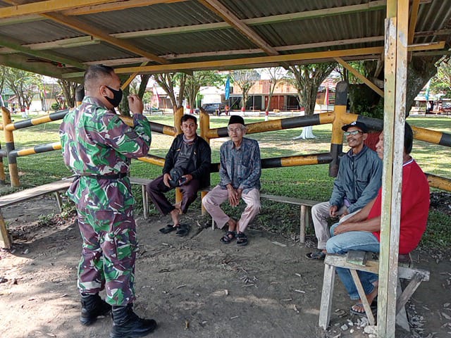 Serma Yulihar Berikan Penyuluhan Pancasila kepada Warga Masyarakat di Kampung Pancasila Air Jamban
