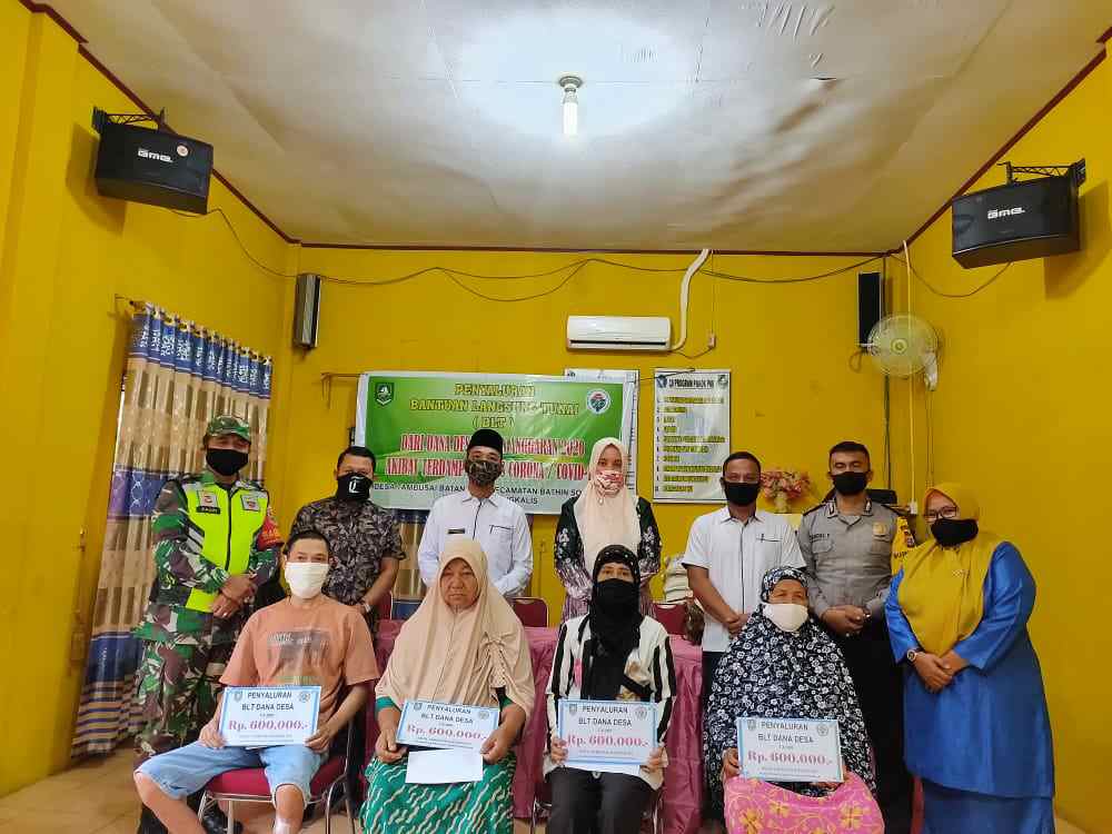 Desa TBD Bagikan Bantuan BLT Kepada 135 Kepala Keluarga