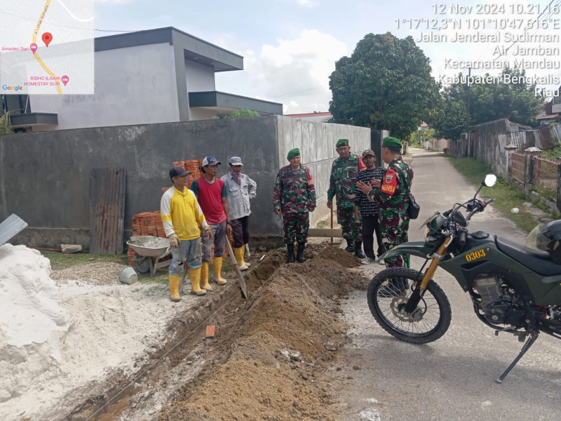DPP Sertu AT. Silaban Berpatroli OMP Bersama Sinergritas TNI - Polri di Wilayah Kecamatan Mandau