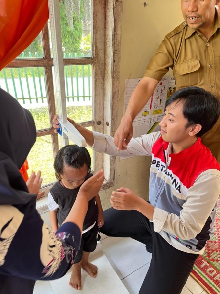 Melawan Stunting dari Meja Posyandu: Cerita Kader Sekar Melati Kawal Tumbuh Kembang Anak Riau