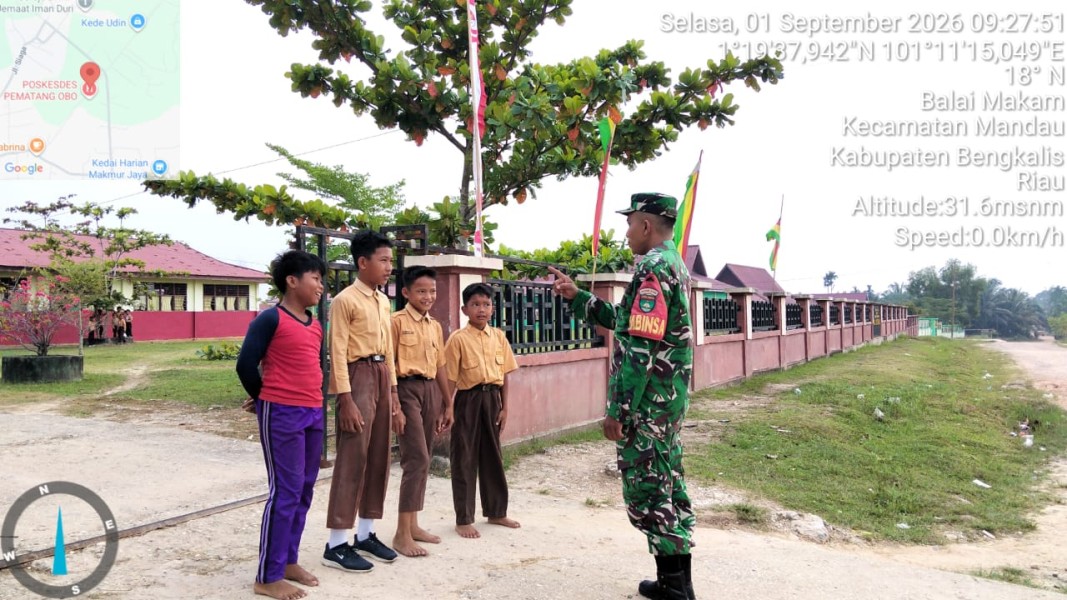 Babinsa Kopda Yusup, Berikan Pemahaman Pancasila Kepada Siswa SMPN 9 Balai Makam