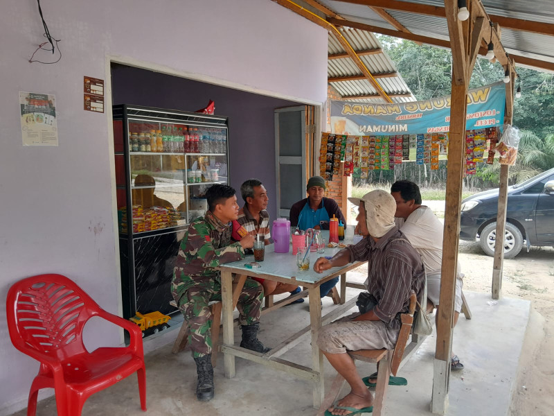 Babinsa Praka Amser Manulang Berikan Penyuluhan Pancasila Kepada Warga Dusun Sei Kijang Desa Melibur