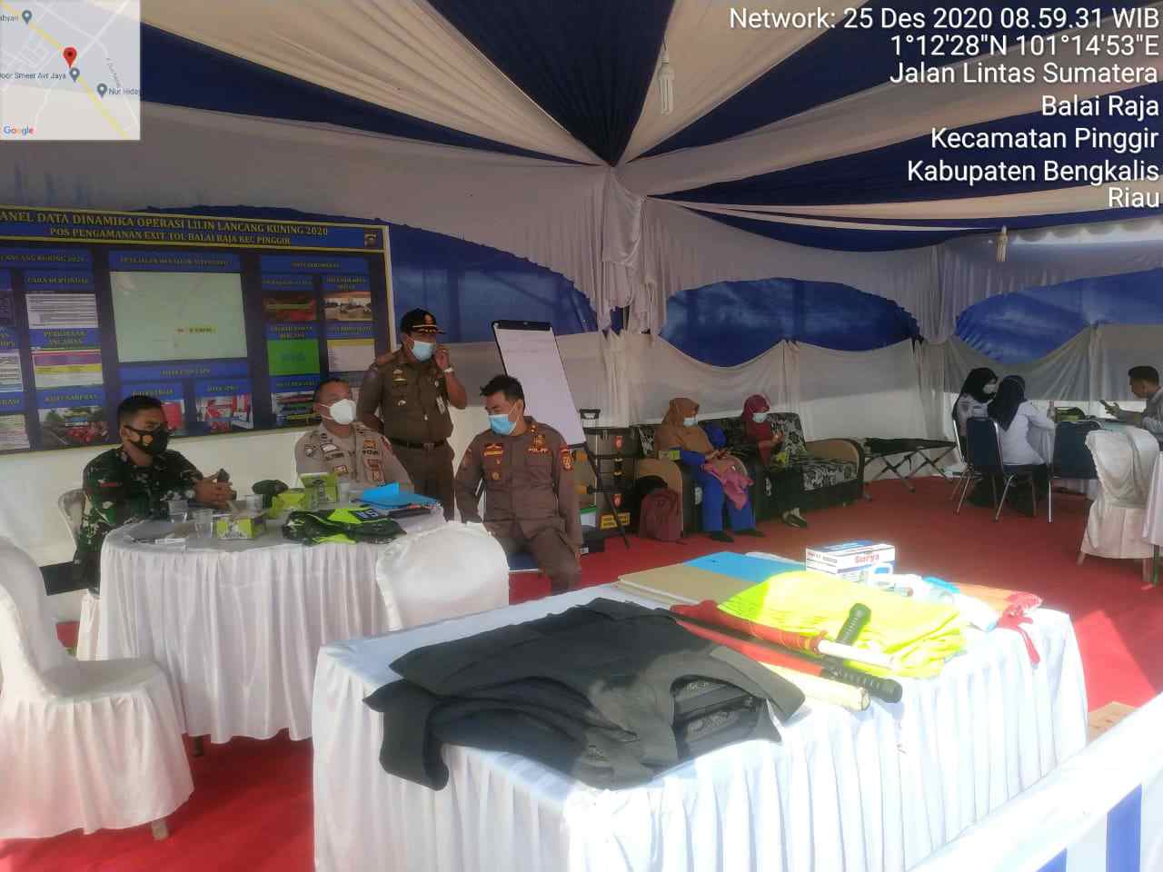 Jelang Nataru, Babinsa 04/Mandau Serda Robbi, Jaga Pos Tol Balai Raja Jelang Nataru, Babinsa 04/Mandau Serda Robbi, Jaga Pos Tol Balai Raja