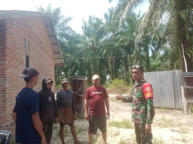 Babinsa Sertu Sutiman, Berikan Penyuluhan Pancasila Kepada warga Kelurahan Batang Serosa, Kampung Pancasila
