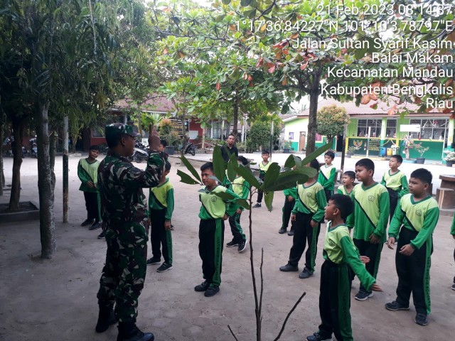 Komsos Pancasila Oleh Babinsa Serka Ristiyo Terus disampaikan Kepada anak-anak SDN