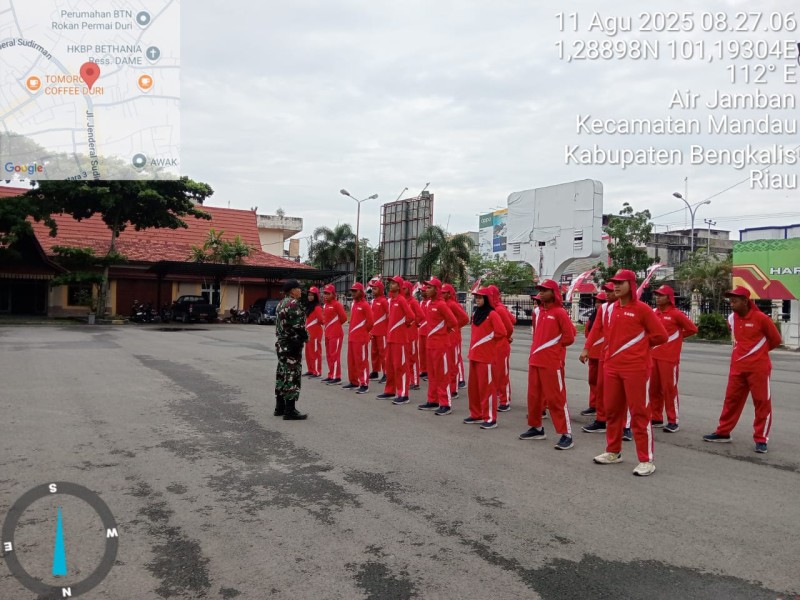 Babinsa Serda Z. Panjaitan Berikan Penyuluhan Pancasila Kepada Siswa dan siswi di Mandau, Kampung Pancasila