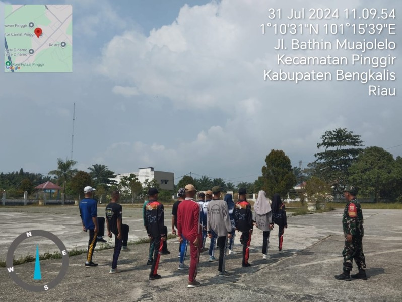 Babinsa Koptu Bambang Latih PBB Kepada Siswa dan Penyuluhan Pancasila di Desa Pinggir Babinsa Koptu Bambang Latih PBB Kepada Siswa dan Penyuluhan Pancasila di Desa Pinggir