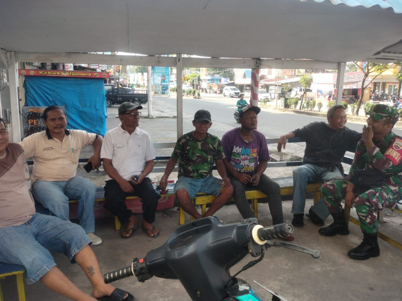 Babinsa Pratu Indro Sinaga Berikan Penyuluhan Pancasila Kepada Warga Kelurahan Talang Mandi, Kampung Pancasila